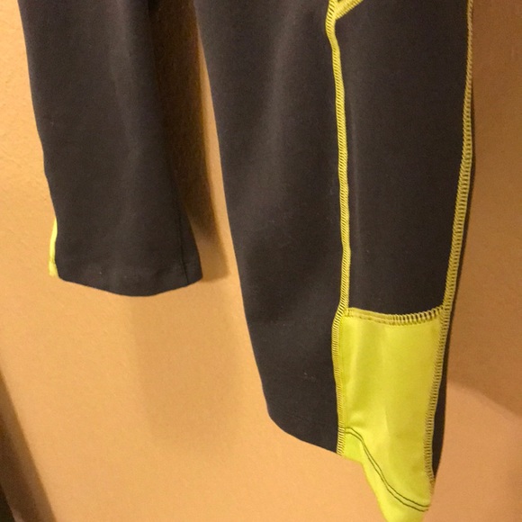 BCG Workout Capri Leggings - Picture 3 of 6